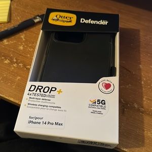 Otterbox defender iphone 14 pro max